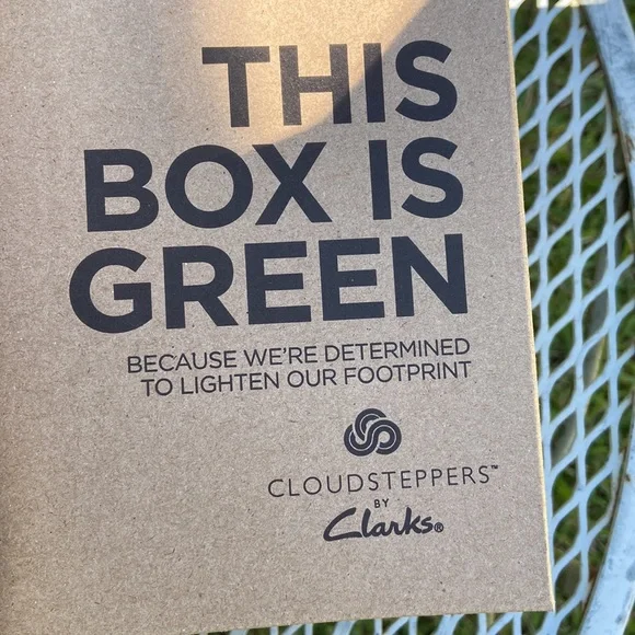 SOLD Clarks NEW cloud stepper‘s soft cushion flip-flops pewter new in box - Picture 9 of 9